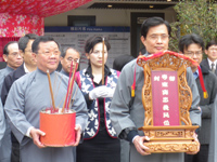 行政院客委會主委黃玉恭送義民爺及忠勇公起駕回鑾