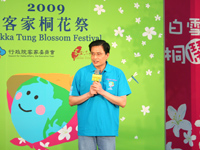 行政院客委會主委黃玉振於記者會上致詞