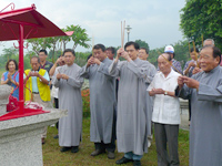 黃玉振主委於六堆兒童嘉年華祭拜神明