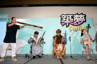 徐灝翔(左一)與海馬樂團以蒙古喉音結合客家山歌子的創意音樂為「97年築夢計畫成果發表會」揭開序幕(修)