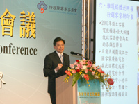行政院客家委員會主委黃玉振在會中的專題演講。