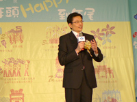 行政院客委會主委黃玉振參加「2010年客庄12大節慶」記者會，應請民眾一同前往客庄作客
