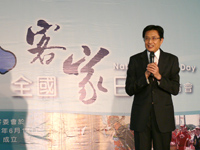 行政院客委會主委黃玉振參加「全國客家日」公布記者會，並說明訂「天穿日」為全國客家日之原因