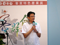 馬英九總統以客家子弟身份參加「2010客家特色產業展」開幕活動。