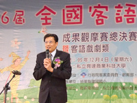 行政院客委會主委黃玉振在第六屆客語生活學校觀摩賽總決賽上致詞。